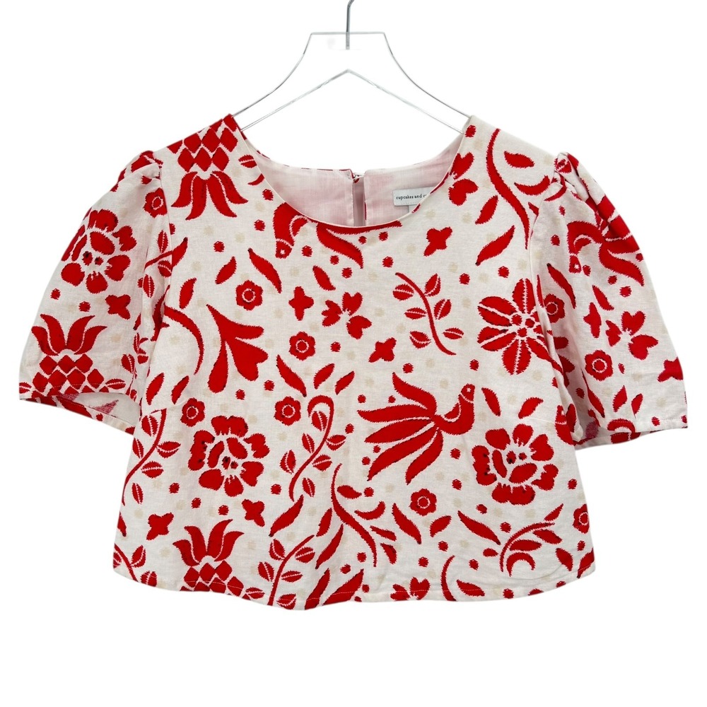 Cupcakes & Cashmere Linen Blend Crop Top Size L Red Floral Print Topical Travel